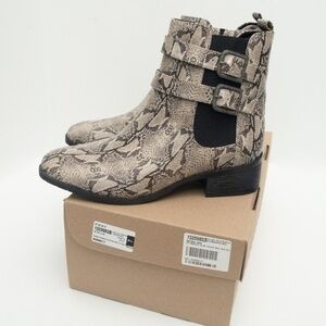 Kennth Cole Reaction. Snake Skin Print Chelsea Boot.